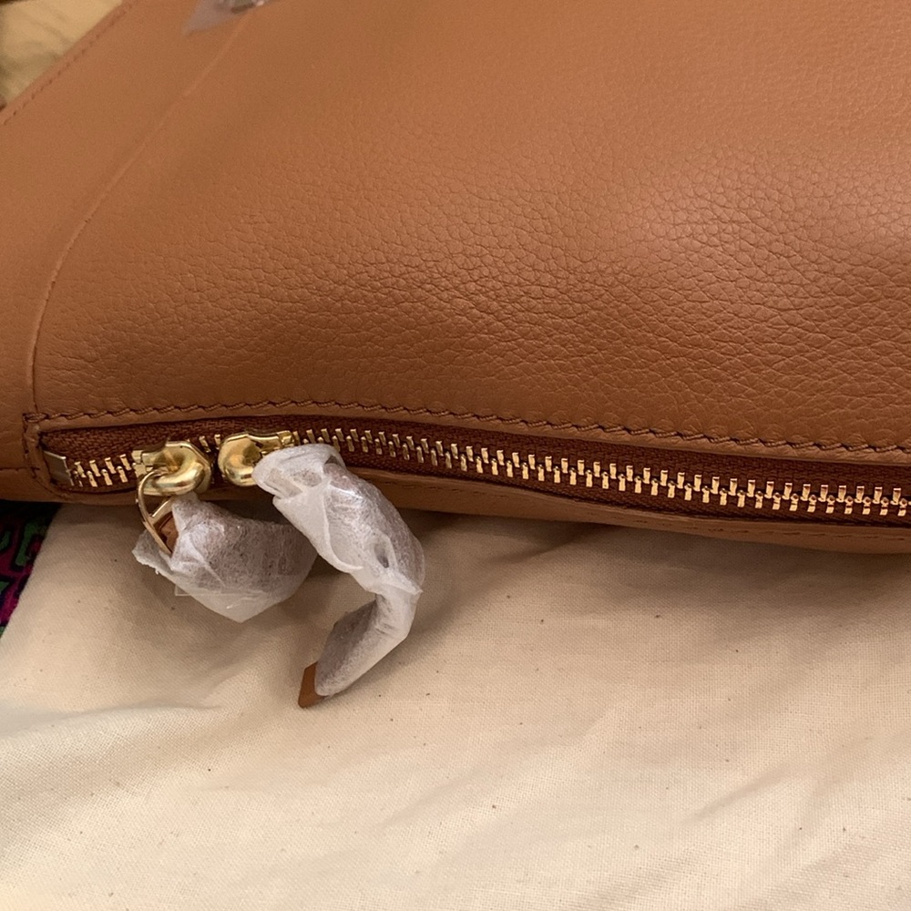 Tory Burch Ivy Crossbody in color Bark. Brand New never used - Picture 10 of 15